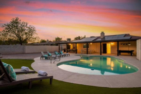 6 BR Oasis with Pool, Pickle Ball, Golf & More!